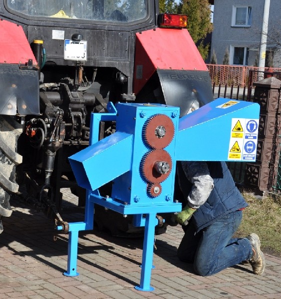 Rębak 10cm Rebaki Do Gałęzi Odpadów Tartacznych Rebak Na Traktor  2